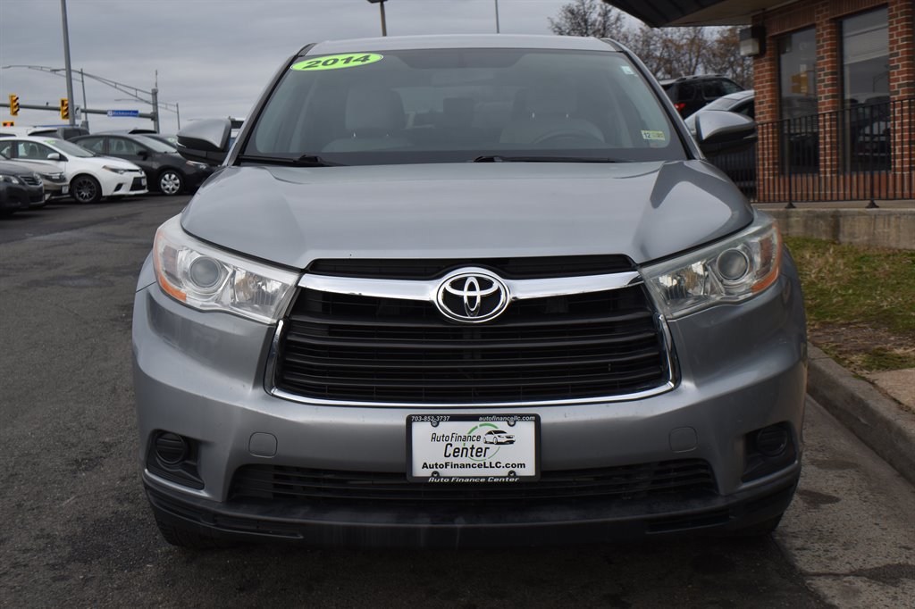 2014 Toyota Highlander LE photo 3