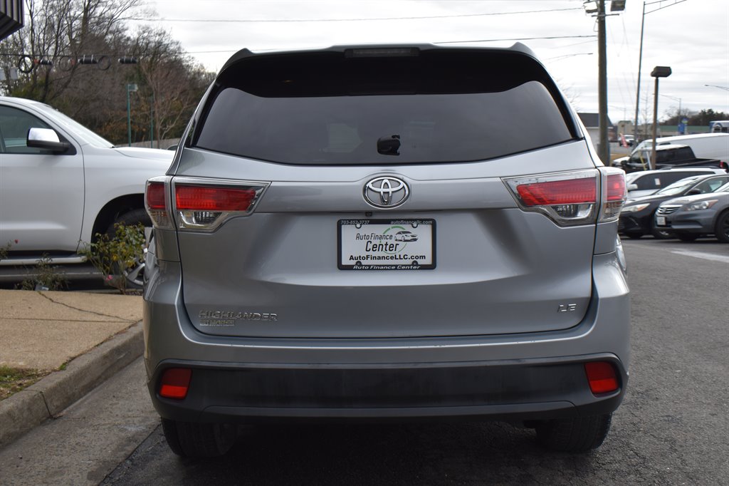 2014 Toyota Highlander LE photo 16