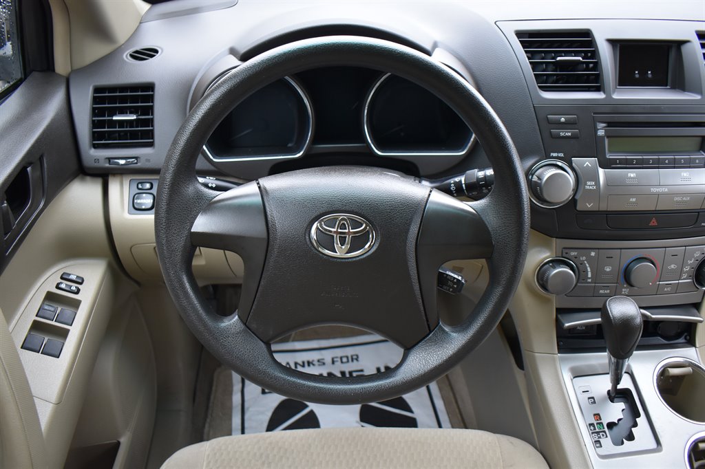 2010 Toyota Highlander Base photo 13