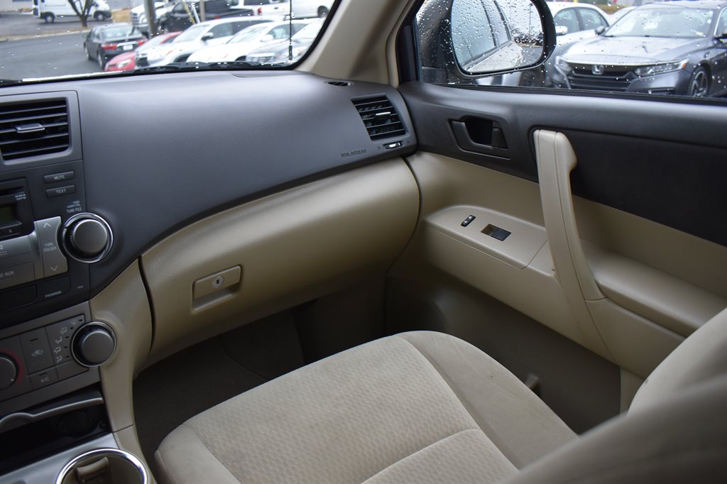 2010 Toyota Highlander Base photo 14