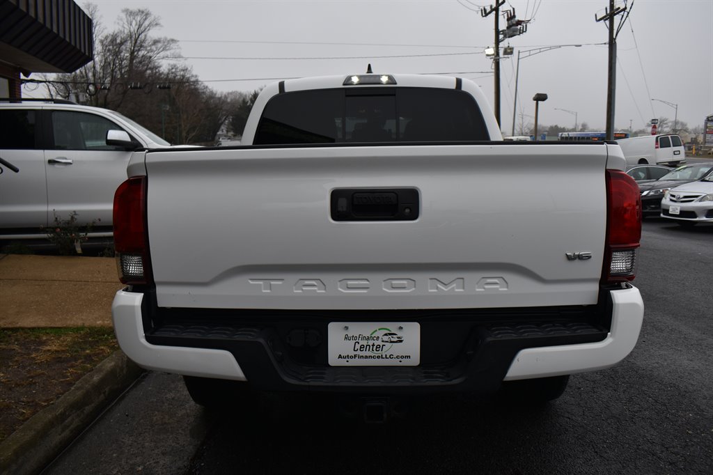 2018 Toyota Tacoma TRD Sport photo 16