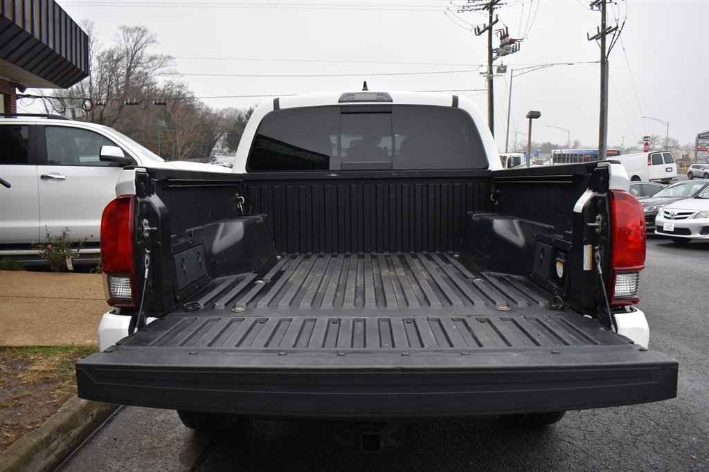 2018 Toyota Tacoma TRD Sport photo 15