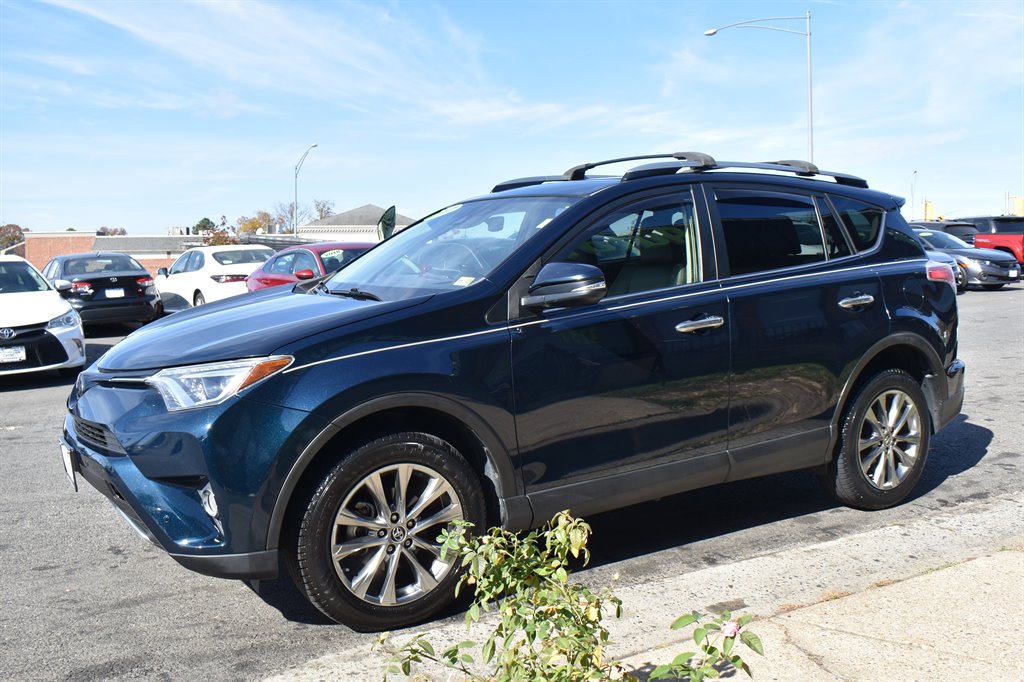 2017 Toyota RAV4 Limited photo 4