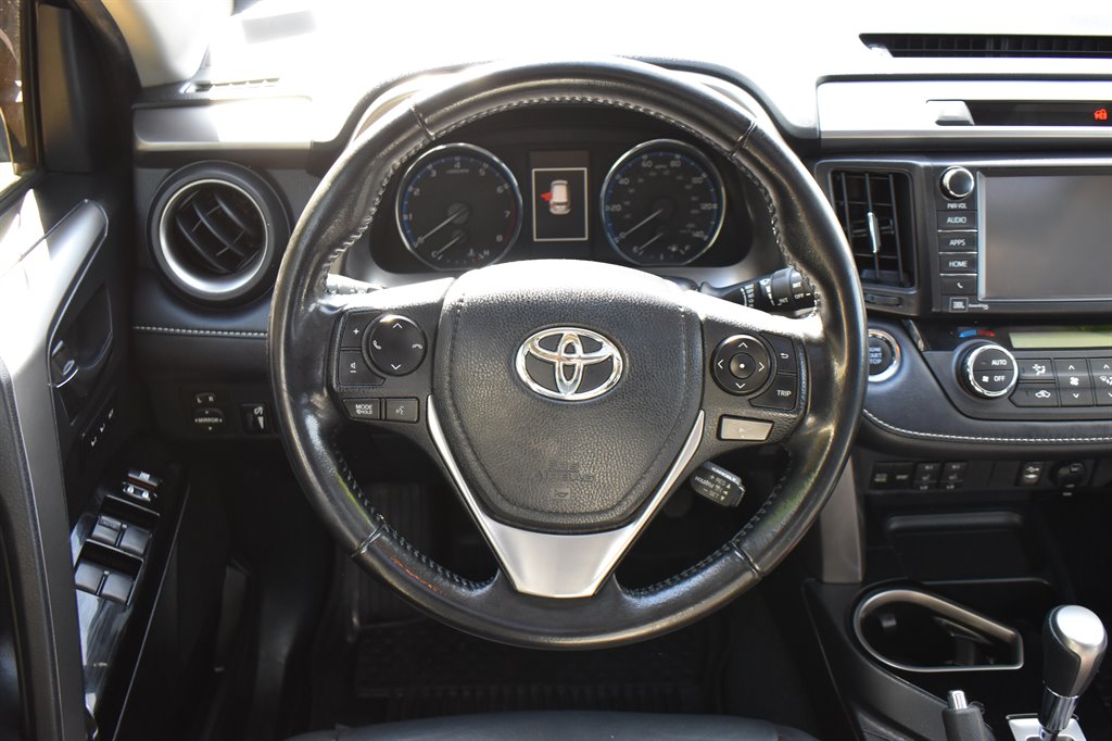 2017 Toyota RAV4 Limited photo 12