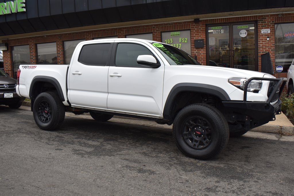 2018 Toyota Tacoma TRD Off Road photo 2