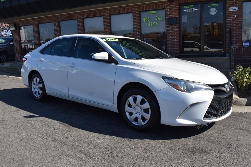 2016 Toyota Camry Special Edition photo 2