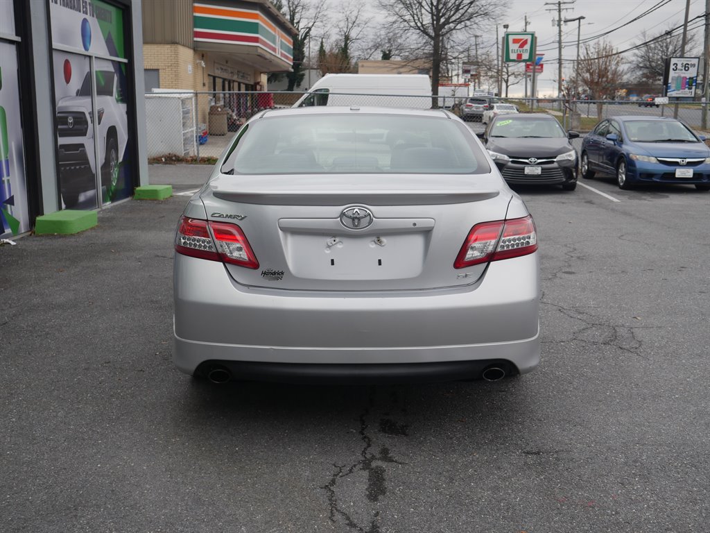 2010 Toyota Camry SE photo 16