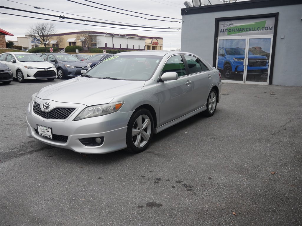 2010 Toyota Camry SE photo 4