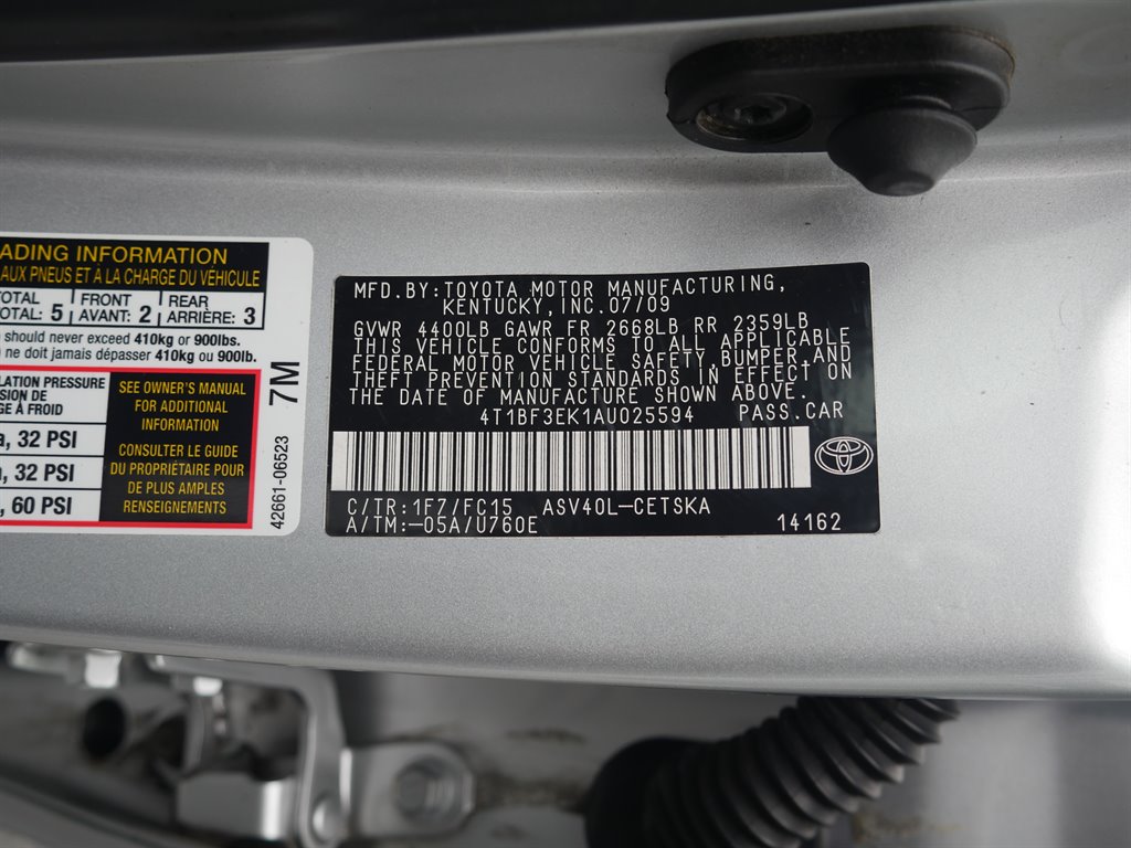 2010 Toyota Camry SE photo 17