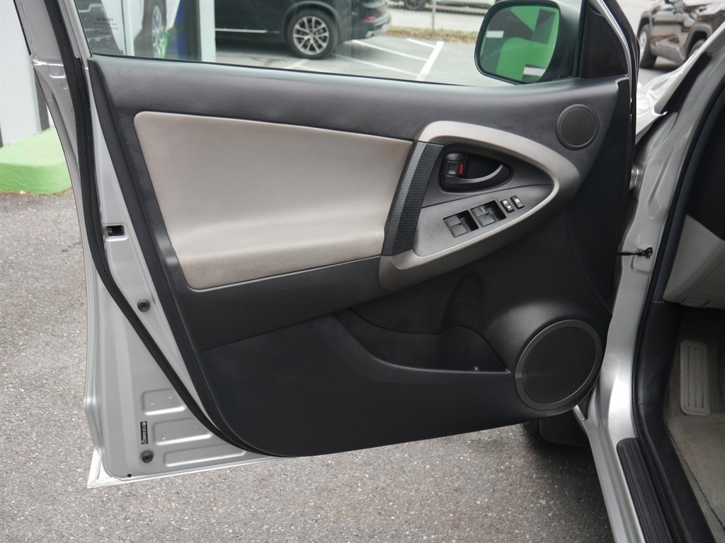 2010 Toyota RAV4 Base photo 9