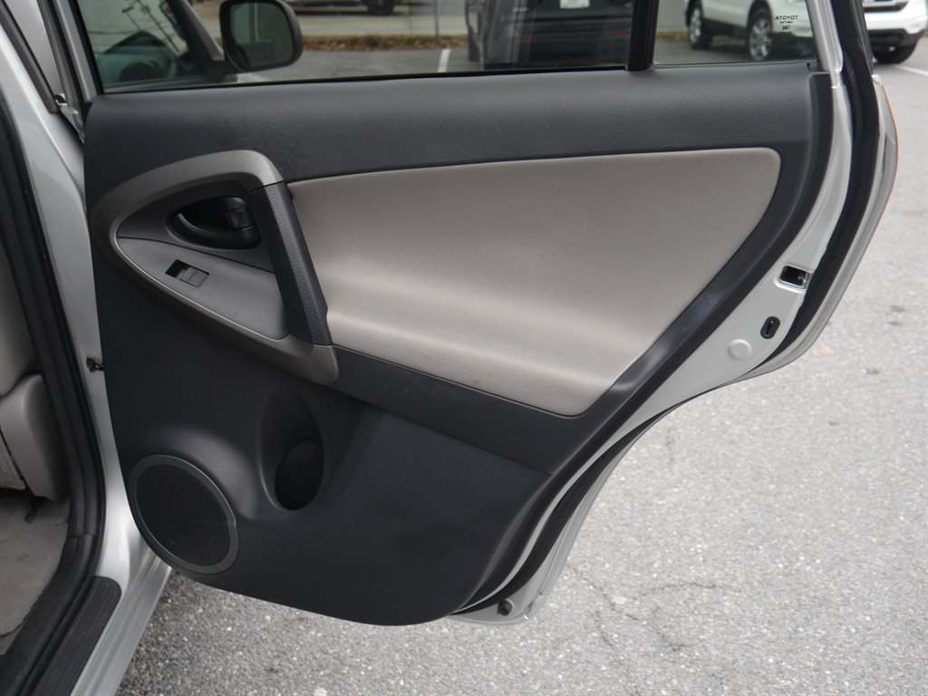 2010 Toyota RAV4 Base photo 6