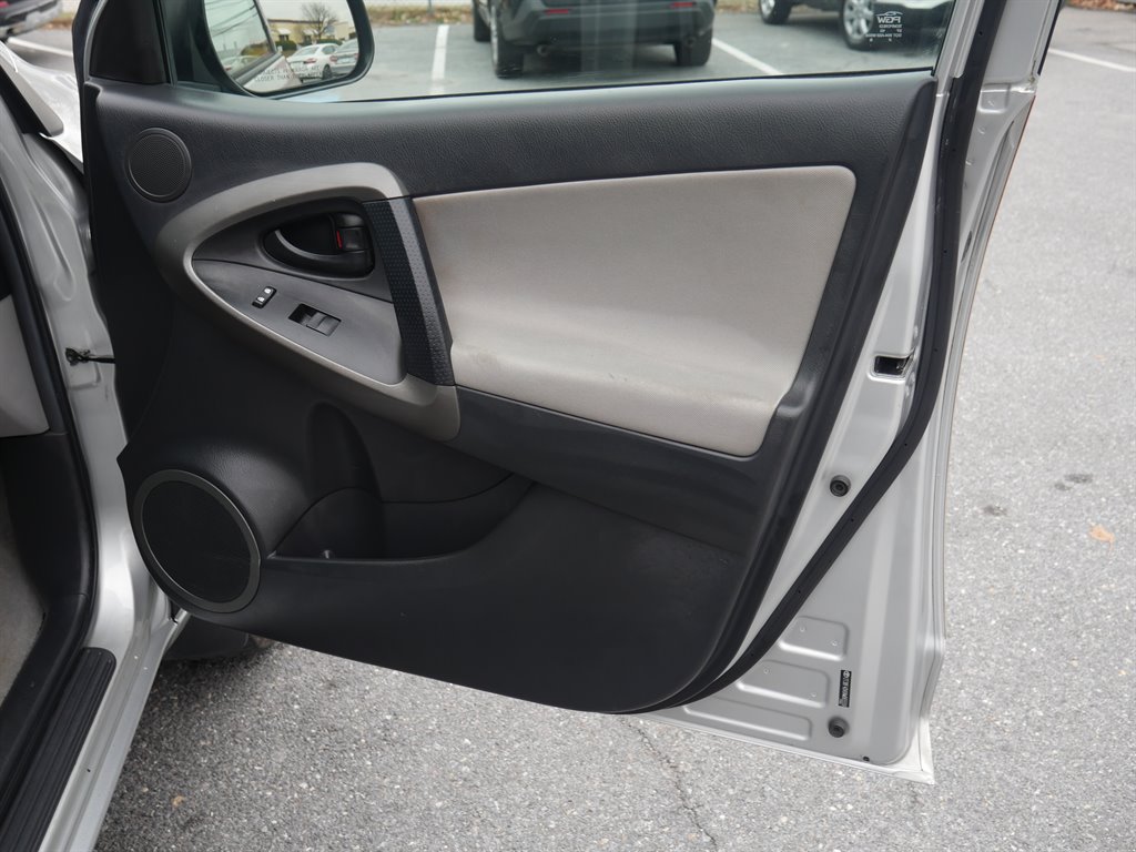 2010 Toyota RAV4 Base photo 5